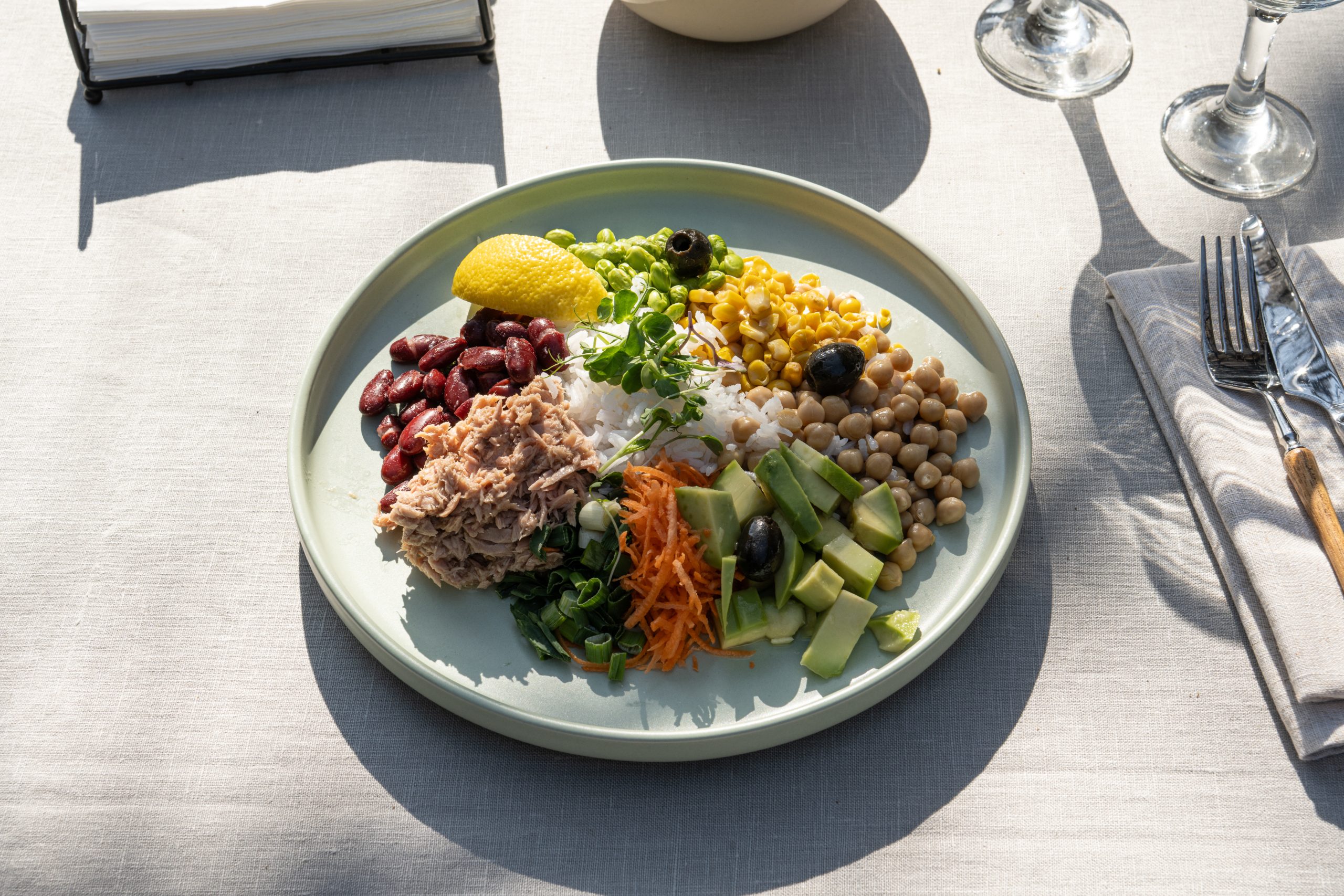 Pranz sanatos bol cu ton si orez de la Apetit Catering Cluj