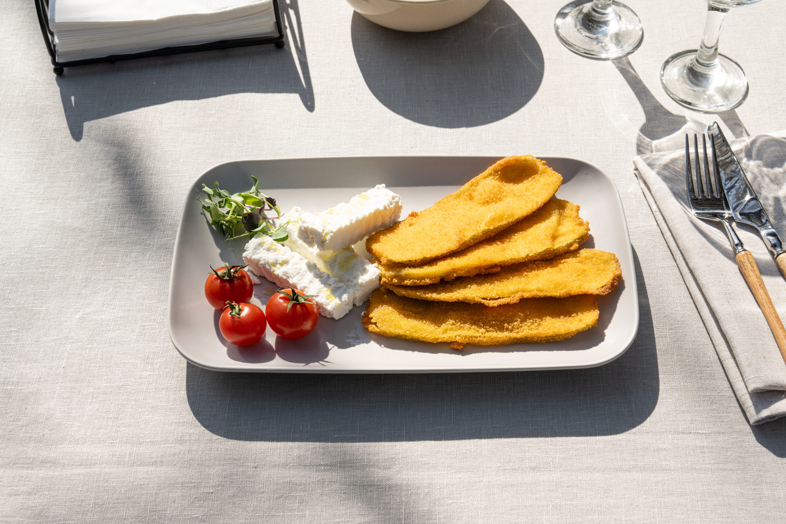 Dovlecei pane Cluj cu telemea si rosii cherry Apetit Catering