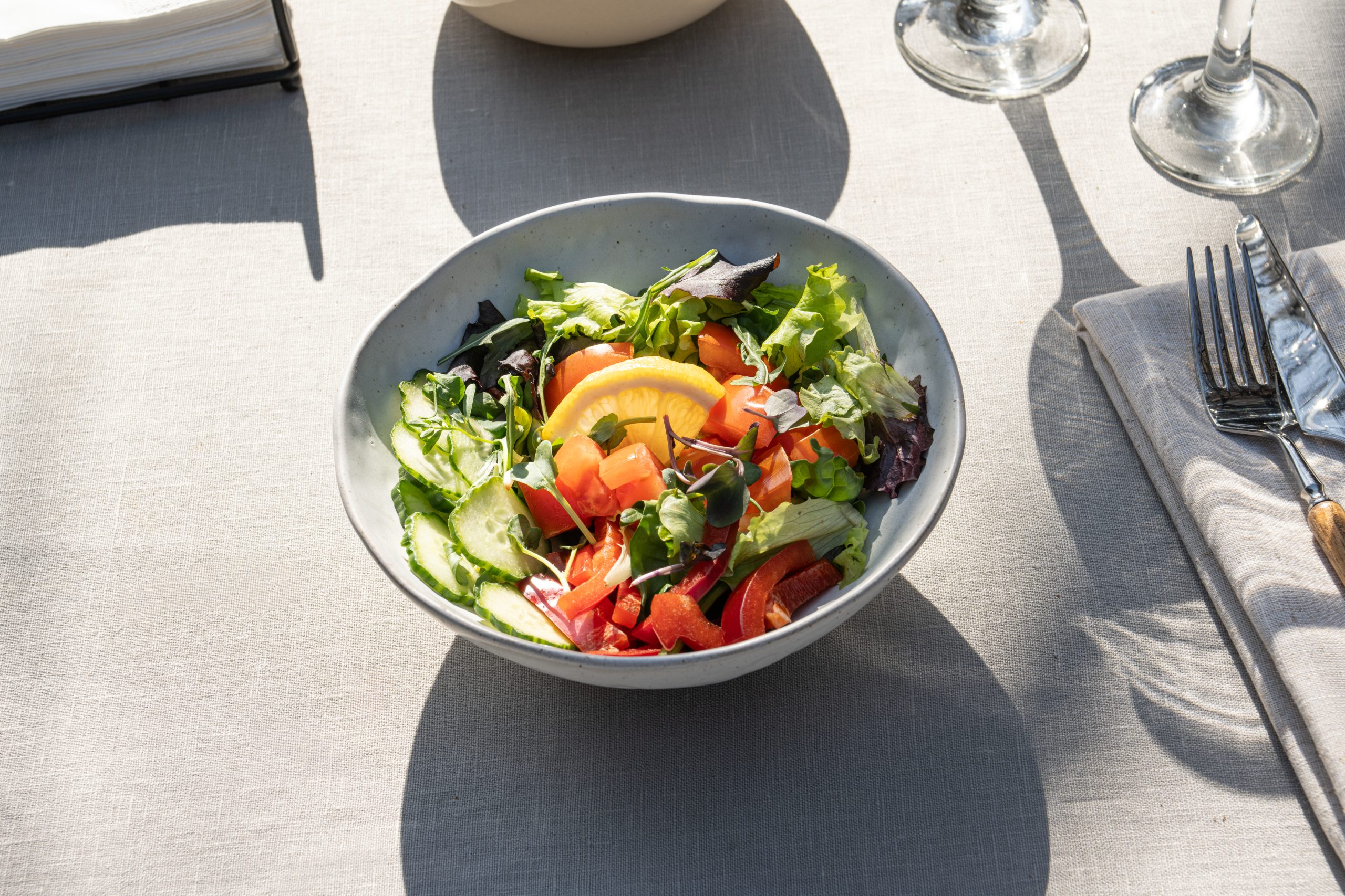 Salata asortata apetit catering proaspata din legume de sezon Apetit Catering Cluj