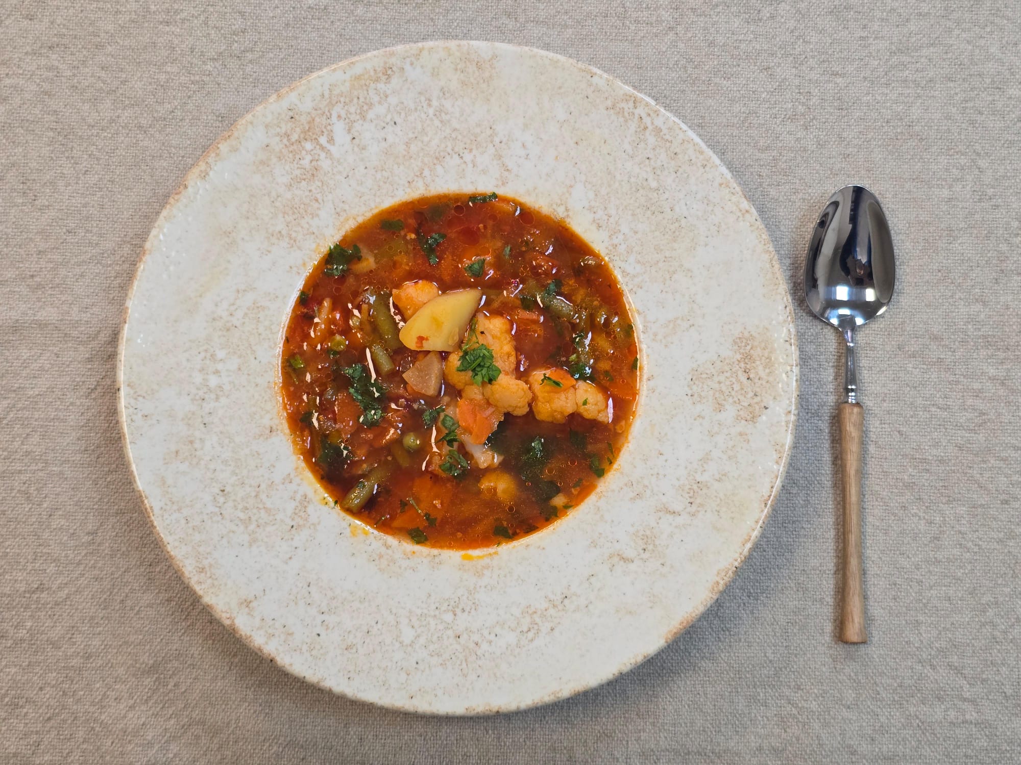 Ciorba de legume proaspata pentru meniul zilei livrare Cluj Apetit Catering